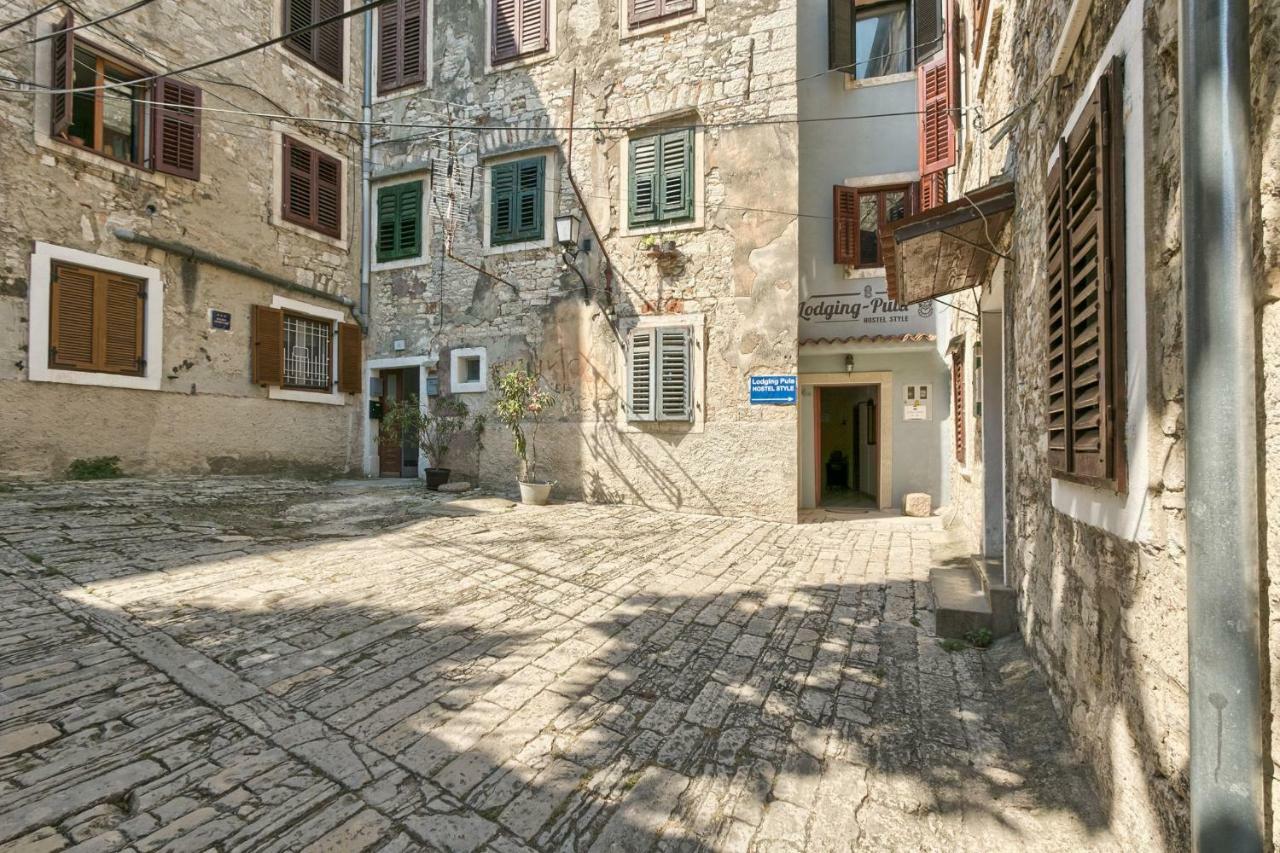 Old Town Apartments In City Center Pula Exterior photo